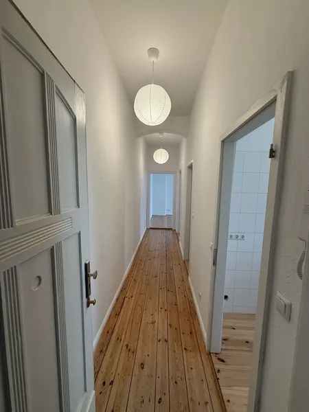 Nachmieter gesucht: Frisch renovierter 2-Zimmer-Altbau in Charlottenburg. WG-GEEIGNET — photo 1